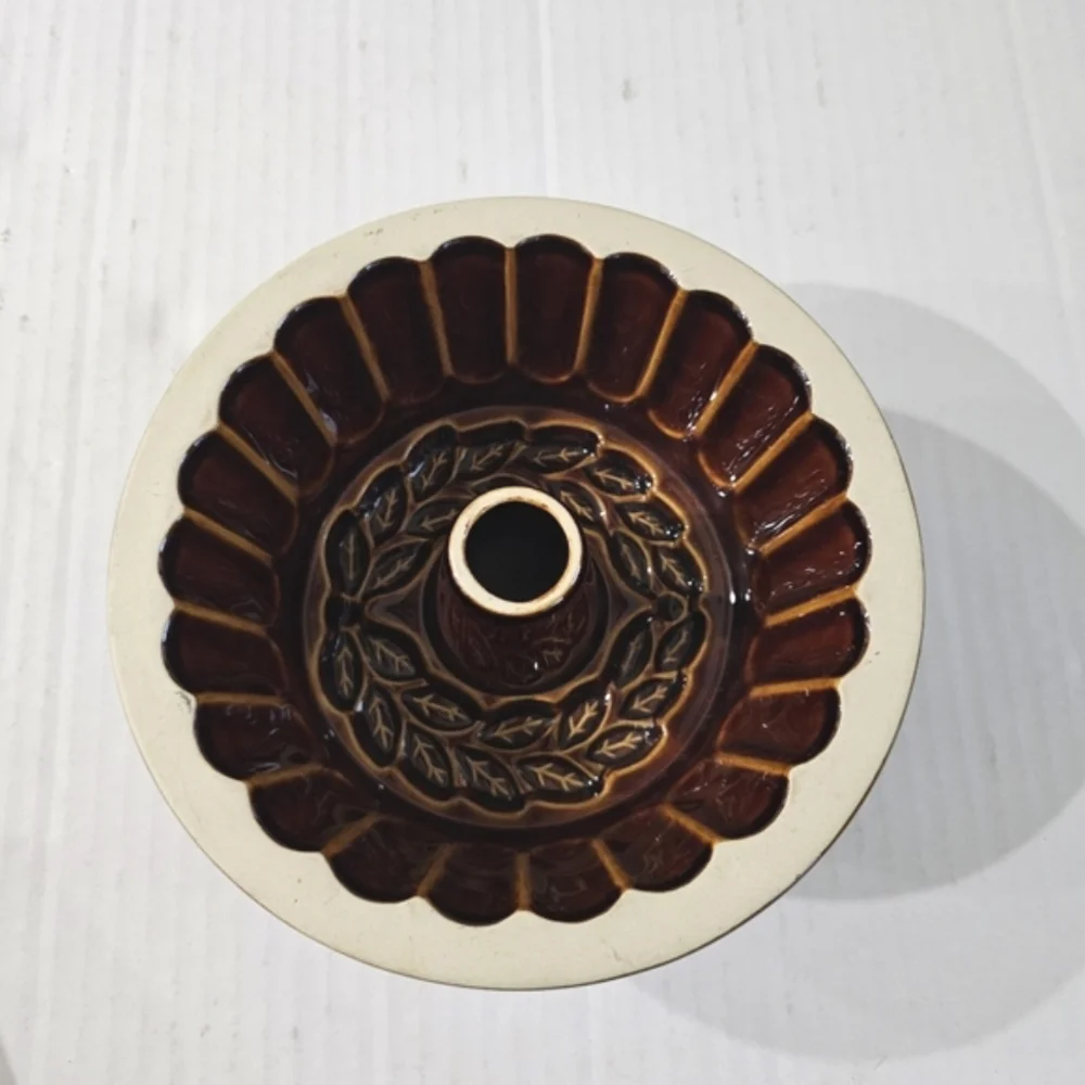William Sonoma Pottery Dessert Mold Brown Glazed Stoneware Leaf Ring Bundt